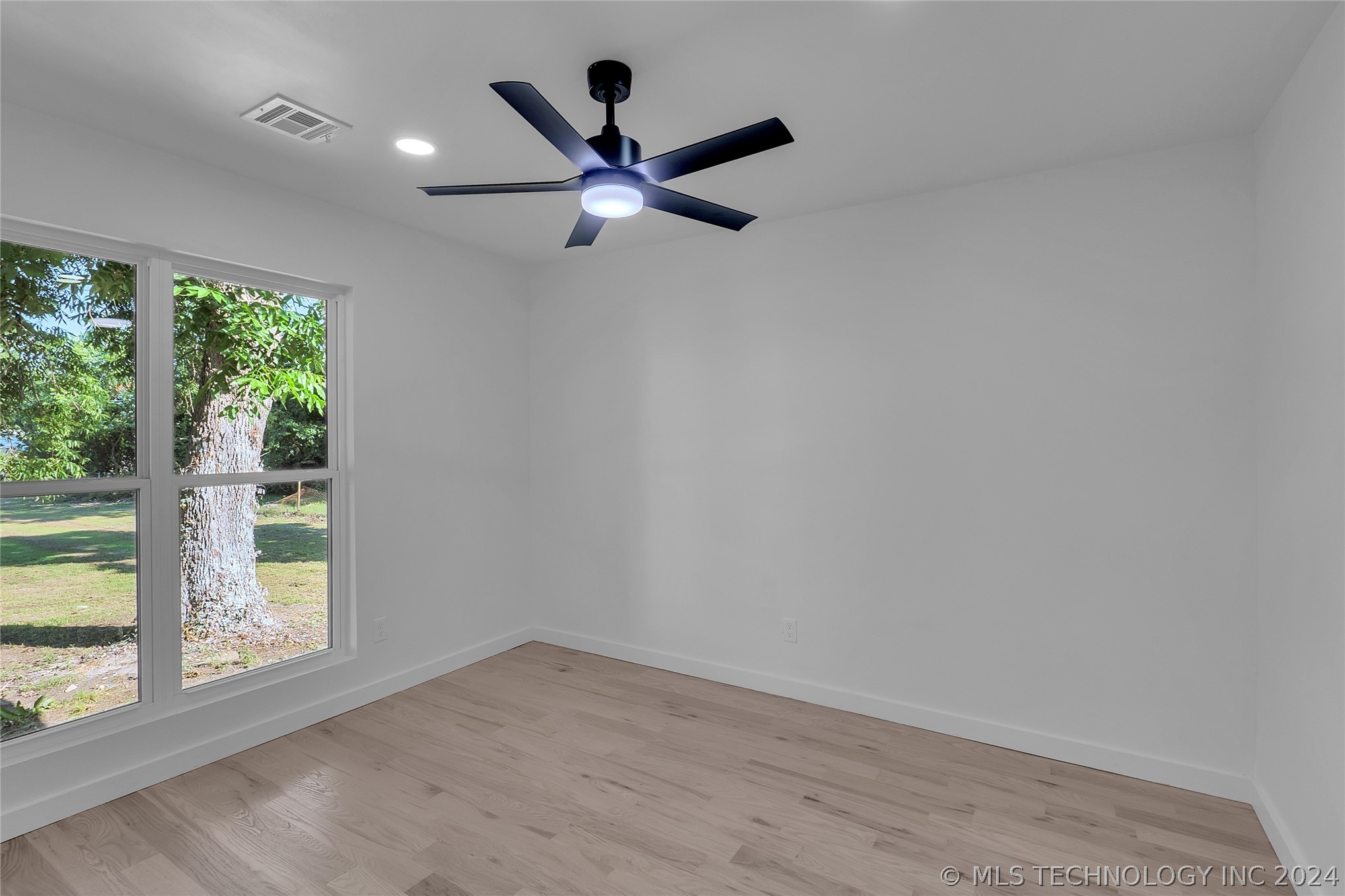 Photo 5 of 29 of 1509 SW Elm Avenue house