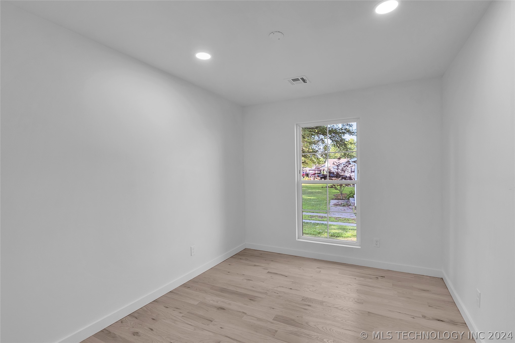 Photo 19 of 29 of 1509 SW Elm Avenue house
