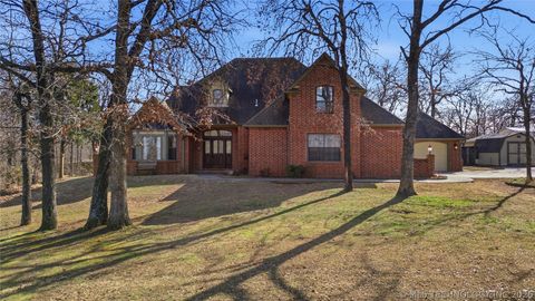 Photo of 13216 E 183rd Circle S, Bixby, OK 74008 (MLS # 2605016)