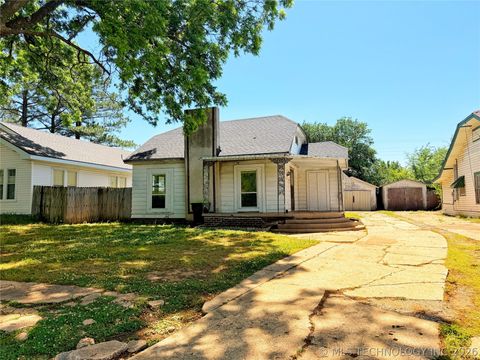 Photo of 821 N Bullitt ST, Holdenville, OK 74848 (MLS # 2616922)