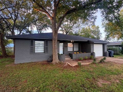 Photo of 512 Maxwell St NW, Ardmore, OK 73401 (MLS # 2638386)