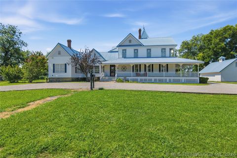 Photo of 14 E Smith Avenue, McAlester, OK 74501 (MLS # 2624266)
