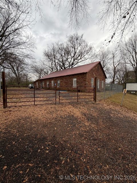 607 SE 3rd Antlers OK 74523