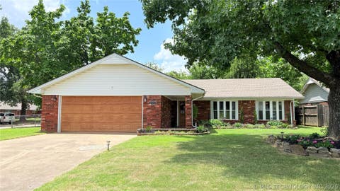 Photo of 2723 S 26th Street, Muskogee, OK 74401 (MLS # 2626523)