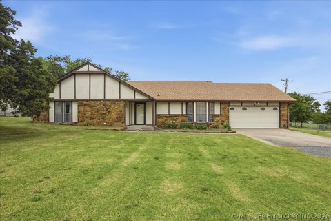 Photo of 17317 E 109th Street, Owasso, OK 74055 (MLS # 2616344)