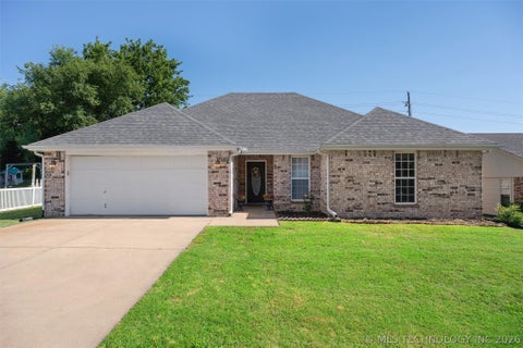 Photo of 5513 Woodland Road, Bartlesville, OK 74006 (MLS # 2621095)