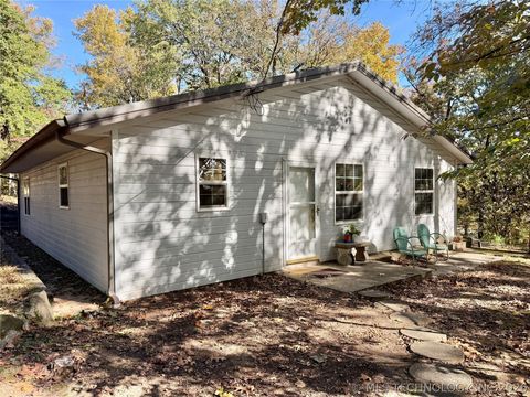 Photo of 425671 E 1168 Road, Eufaula, OK 74432 (MLS # 2616459)