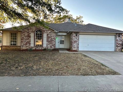 Photo of 2317 SW Quail Run Drive, Claremore, OK 74019 (MLS # 2602523)