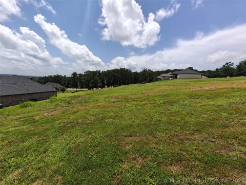 Photo of 550 Woodlands Drive, Tahlequah, OK 74464 (MLS # 2626635)