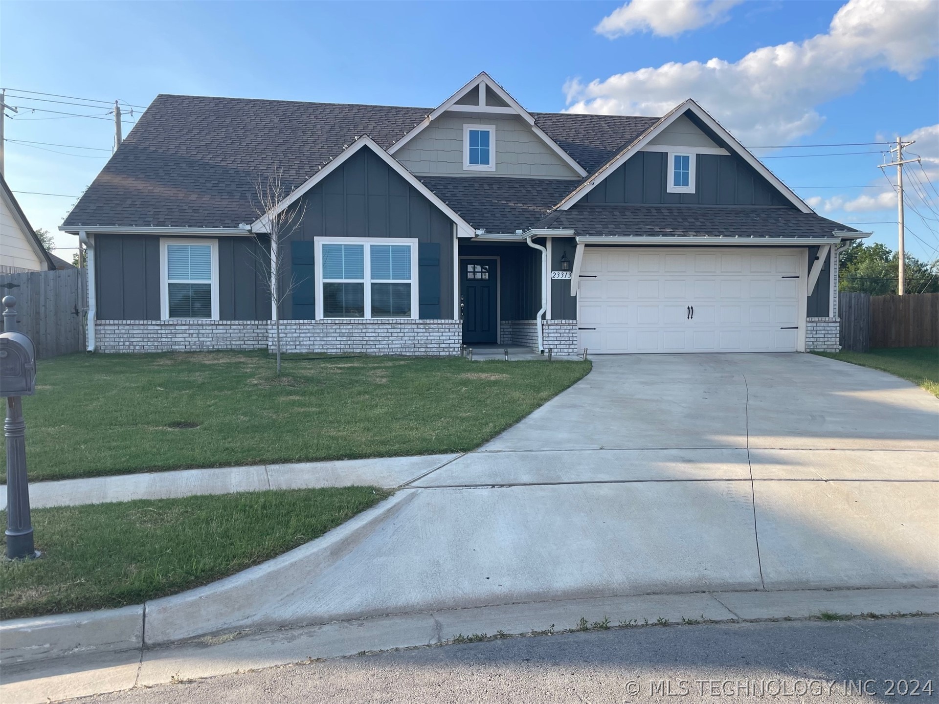 View Broken Arrow, OK 74014 house