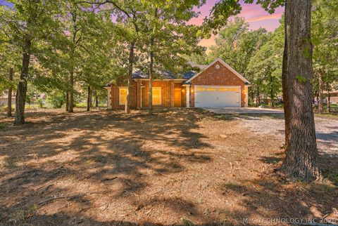 Photo of 14321 County Road 1571, Ada, OK 74820 (MLS # 2625049)