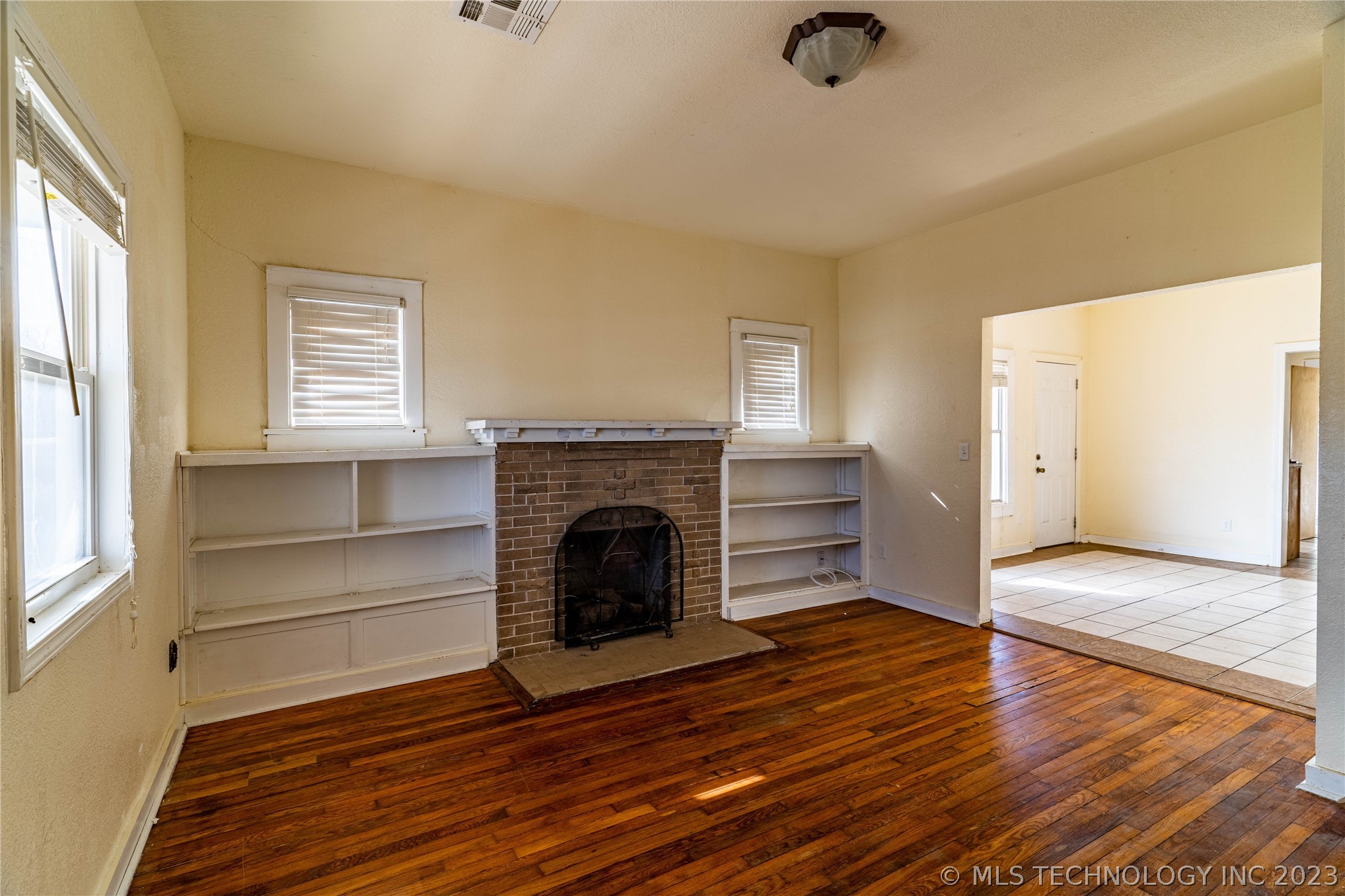 Photo 9 of 32 of 1713 N Little Avenue house