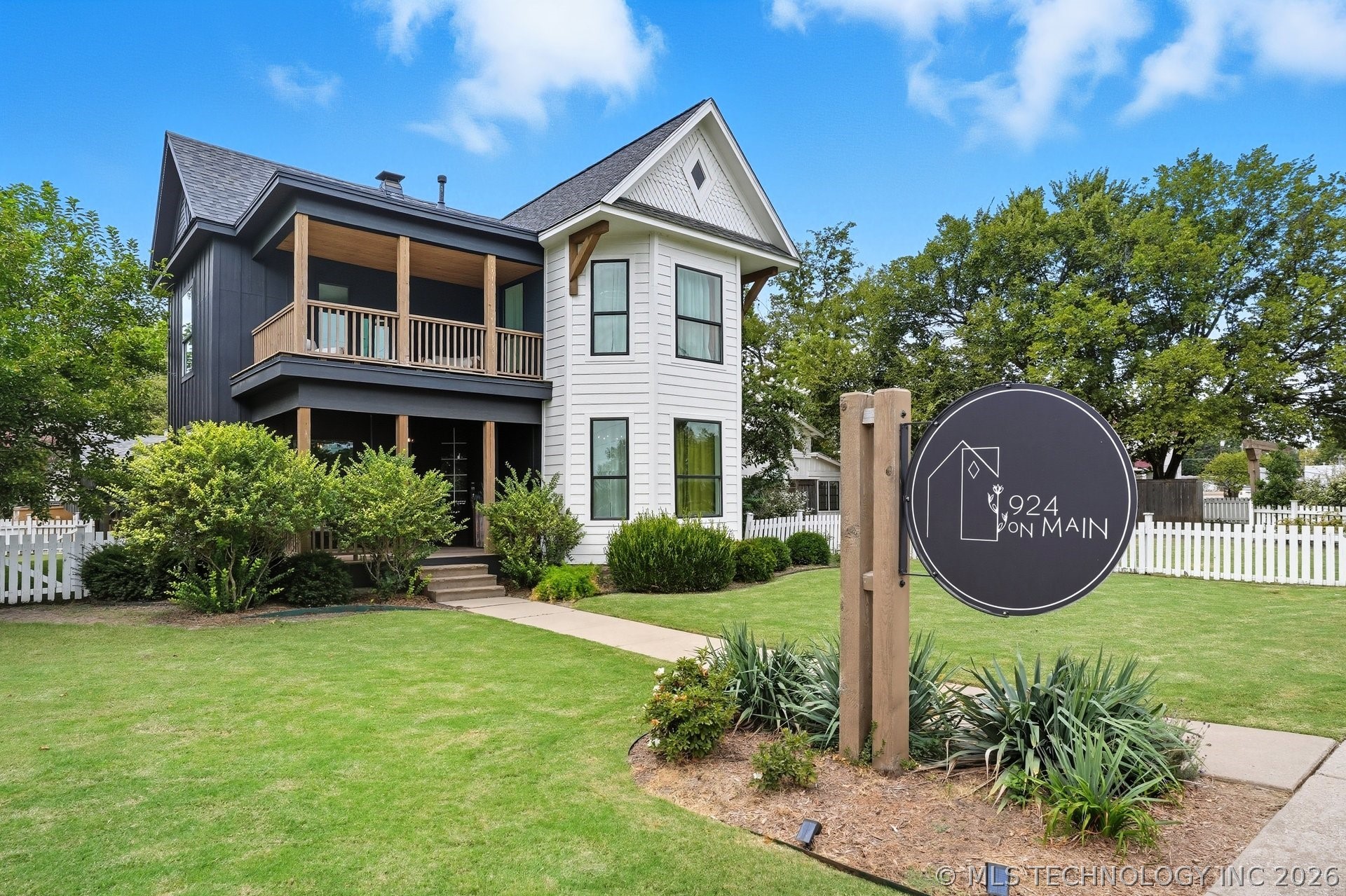 Photo 1 of 100 — 924 S Main Street, Broken Arrow, OK 74012