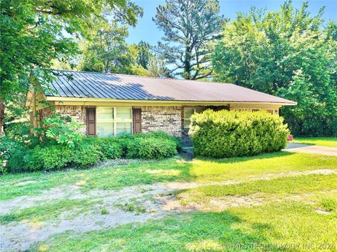 Photo of 904 N Broadway Street, Stigler, OK 74462 (MLS # 2617266)