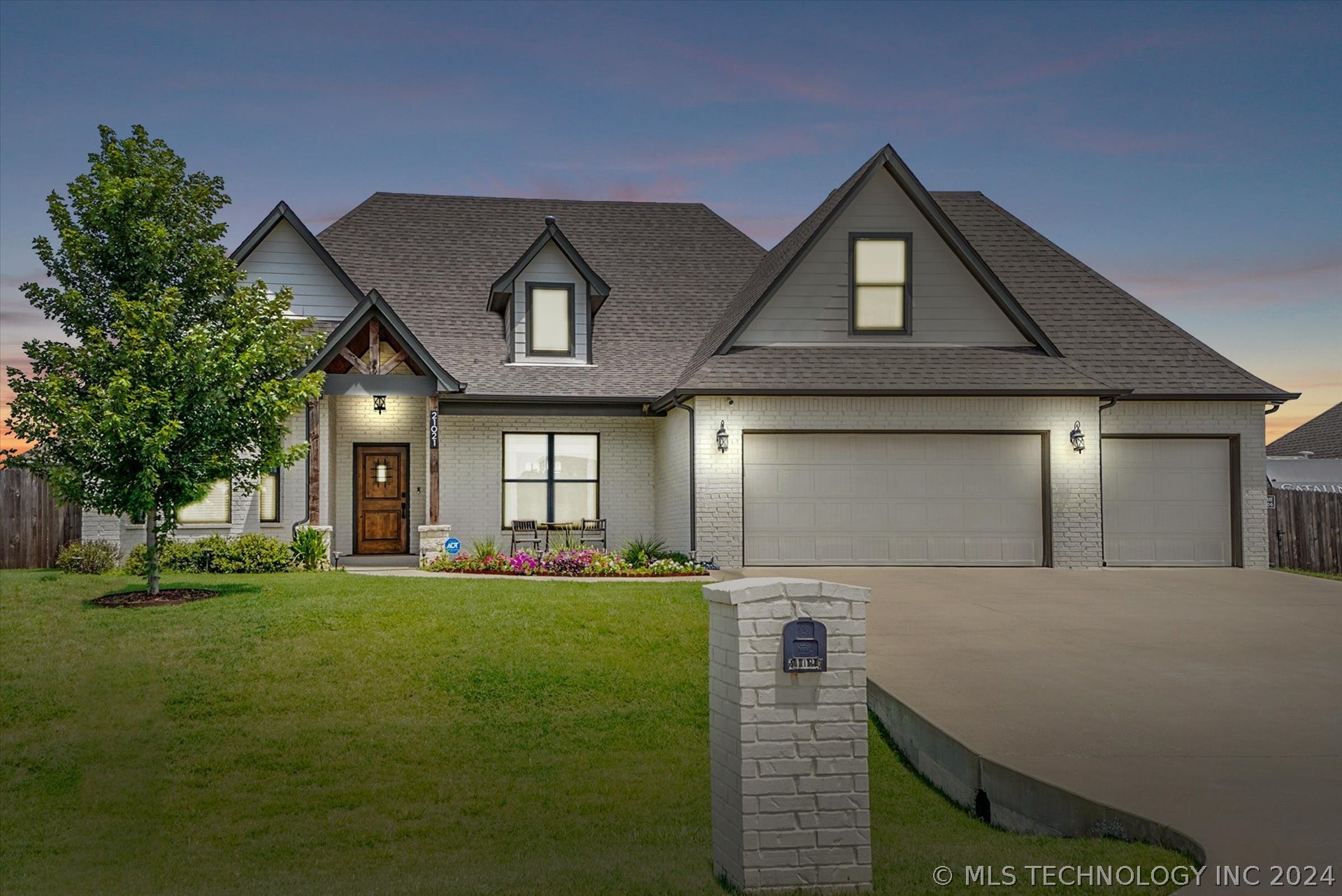 View Broken Arrow, OK 74014 house