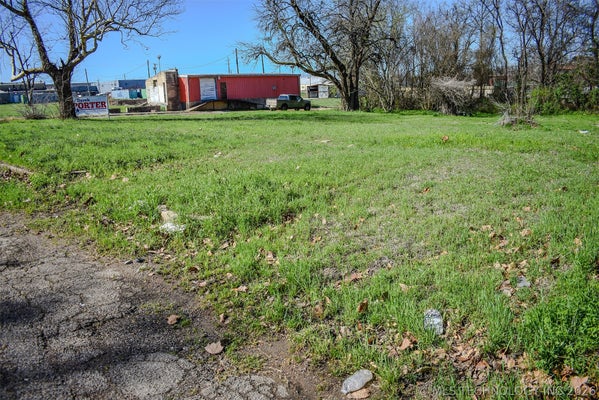 403 N BROADWAY ST, HUGO, OK 74743 - Image dfe51aef916eaec197364cb2f5aab0c9/2522181423
