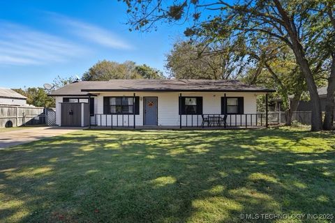 214 S 3rd Avenue Durant OK 74701
