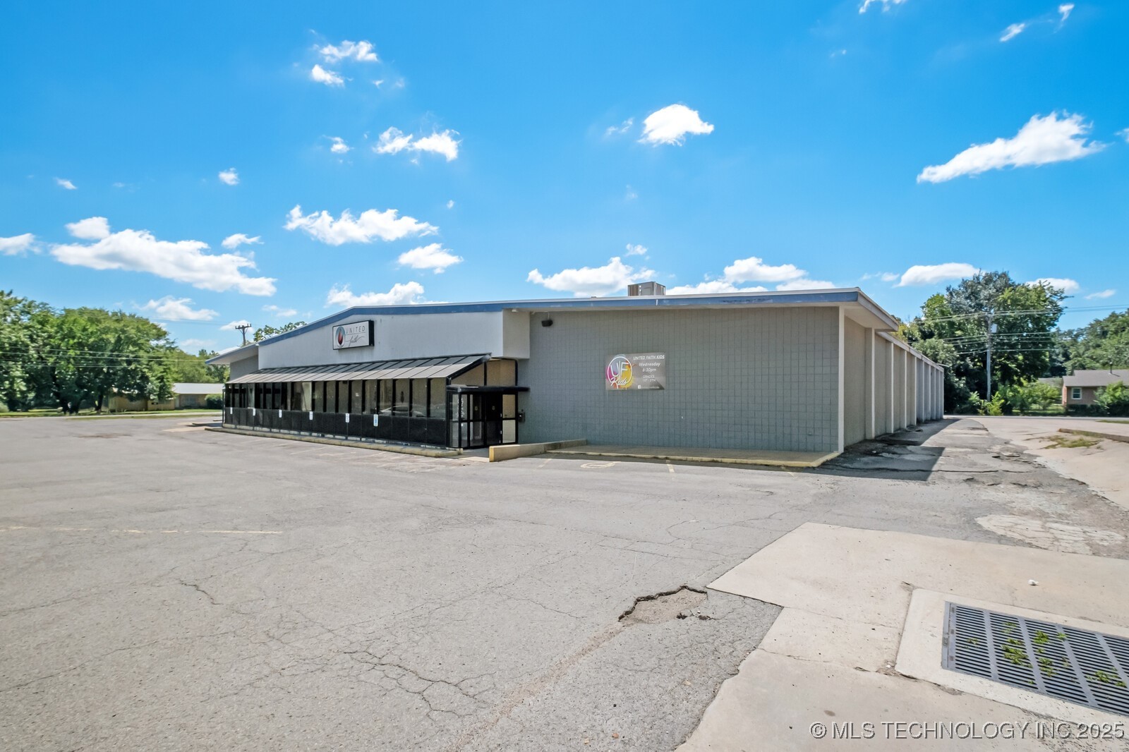 Photo 1 of 50 — 814 E Cherokee Avenue, Sallisaw, OK 74955
