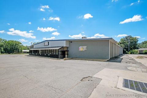 Photo of 814 E Cherokee Avenue, Sallisaw, OK 74955 (MLS # 2533107)