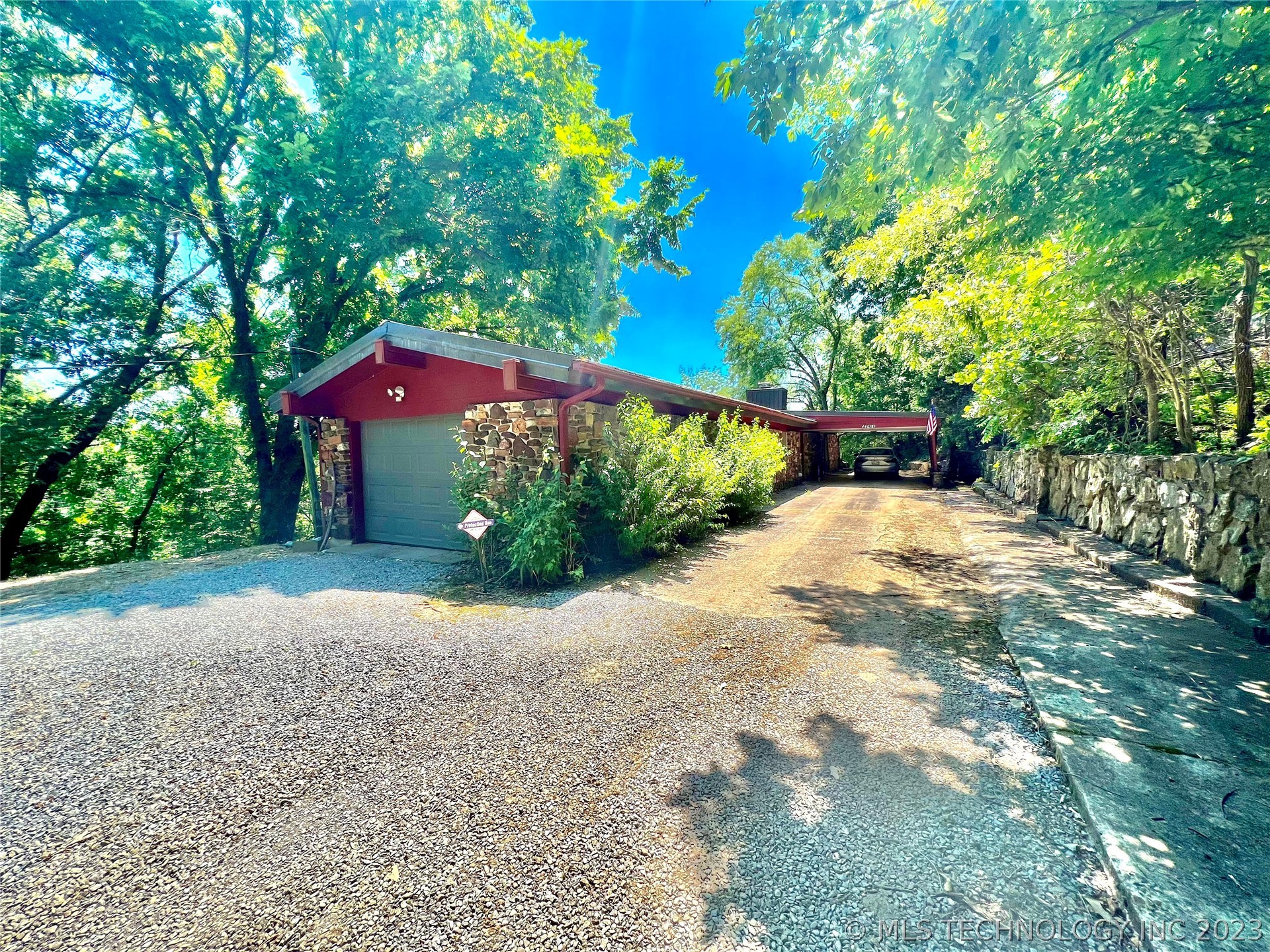 Photo 2 of 19 of 446383 Simco Road house