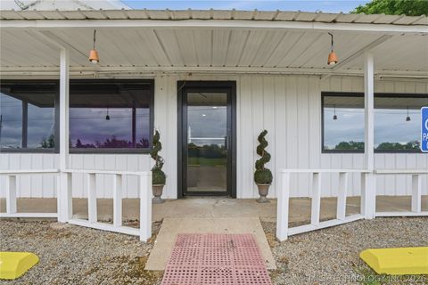 Photo of 3301 W Cherokee, Sallisaw, OK 74955 (MLS # 2612965)