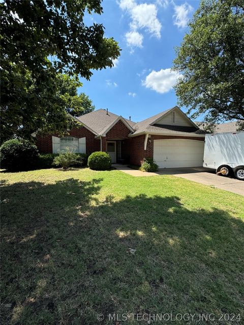 Single Family Residence in Broken Arrow OK 700 Yellowood Avenue.jpg