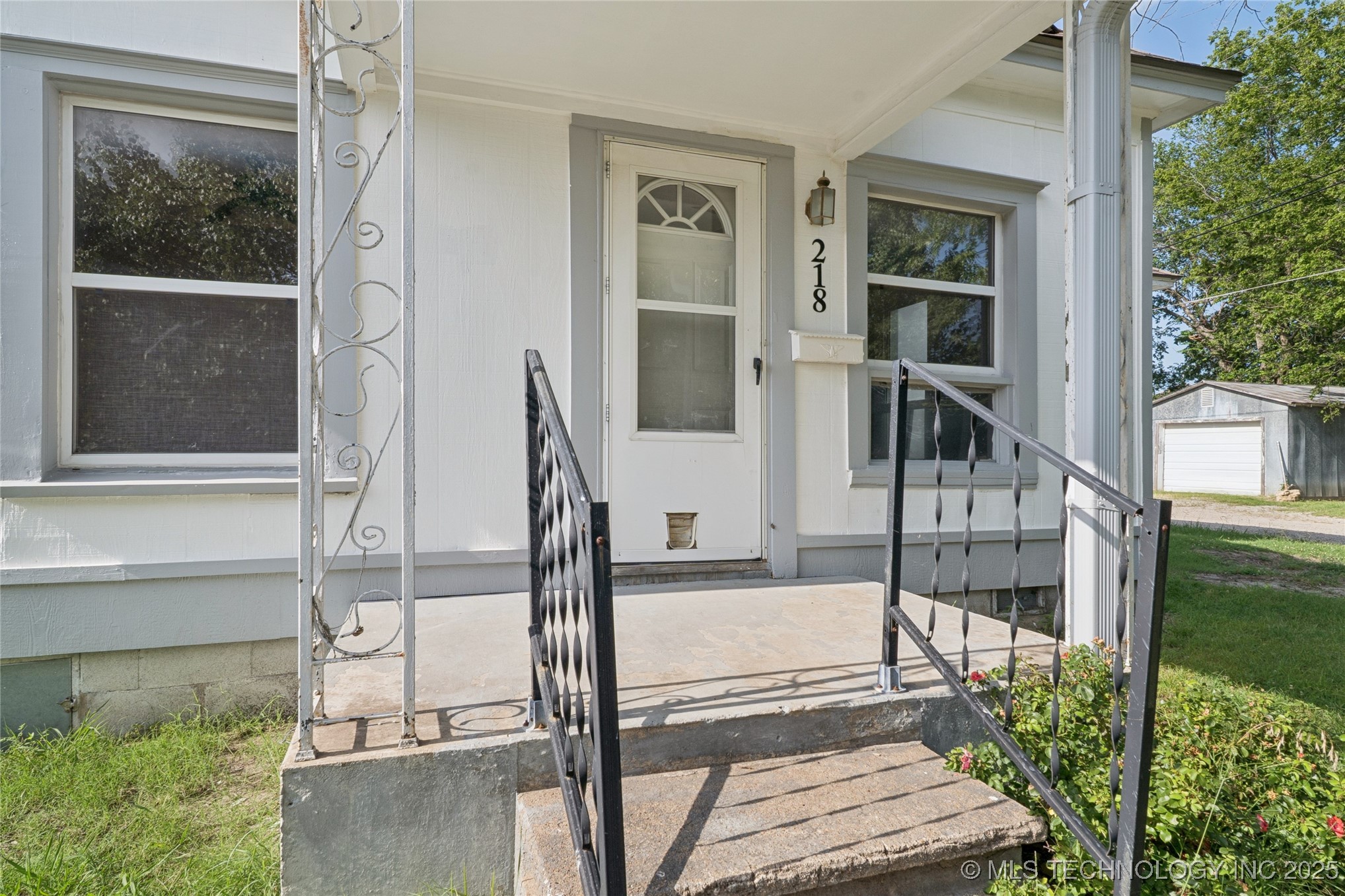 218 W Seneca Street