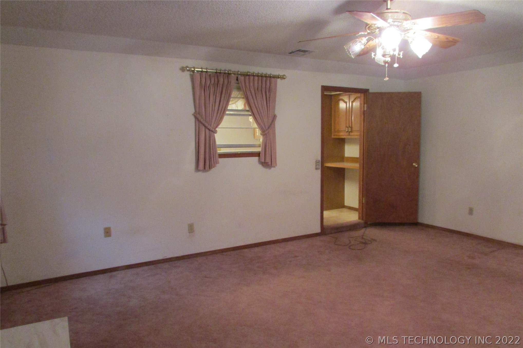 Photo 9 of 26 of 808 S Holmes Street house