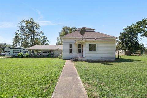 506 E Neil Armstrong Tishomingo OK 73460