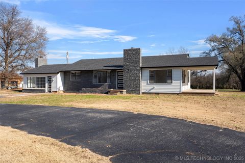 Photo of 1505 East Street SW, Miami, OK 74354 (MLS # 2549087)