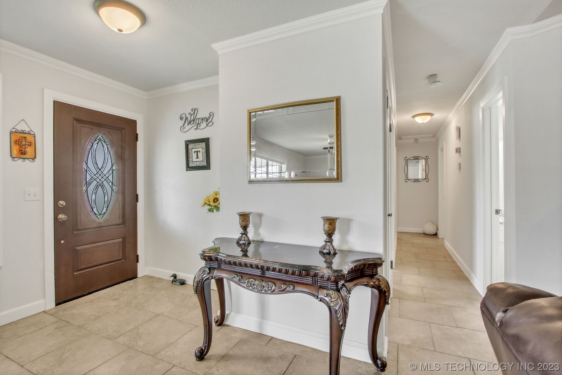 Photo 8 of 50 of 621 Post Oak Road house