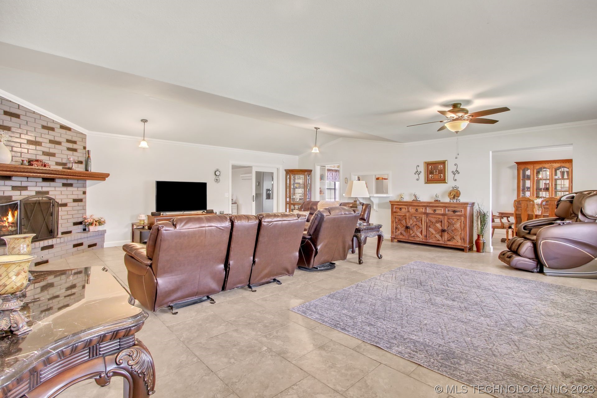 Photo 9 of 50 of 621 Post Oak Road house