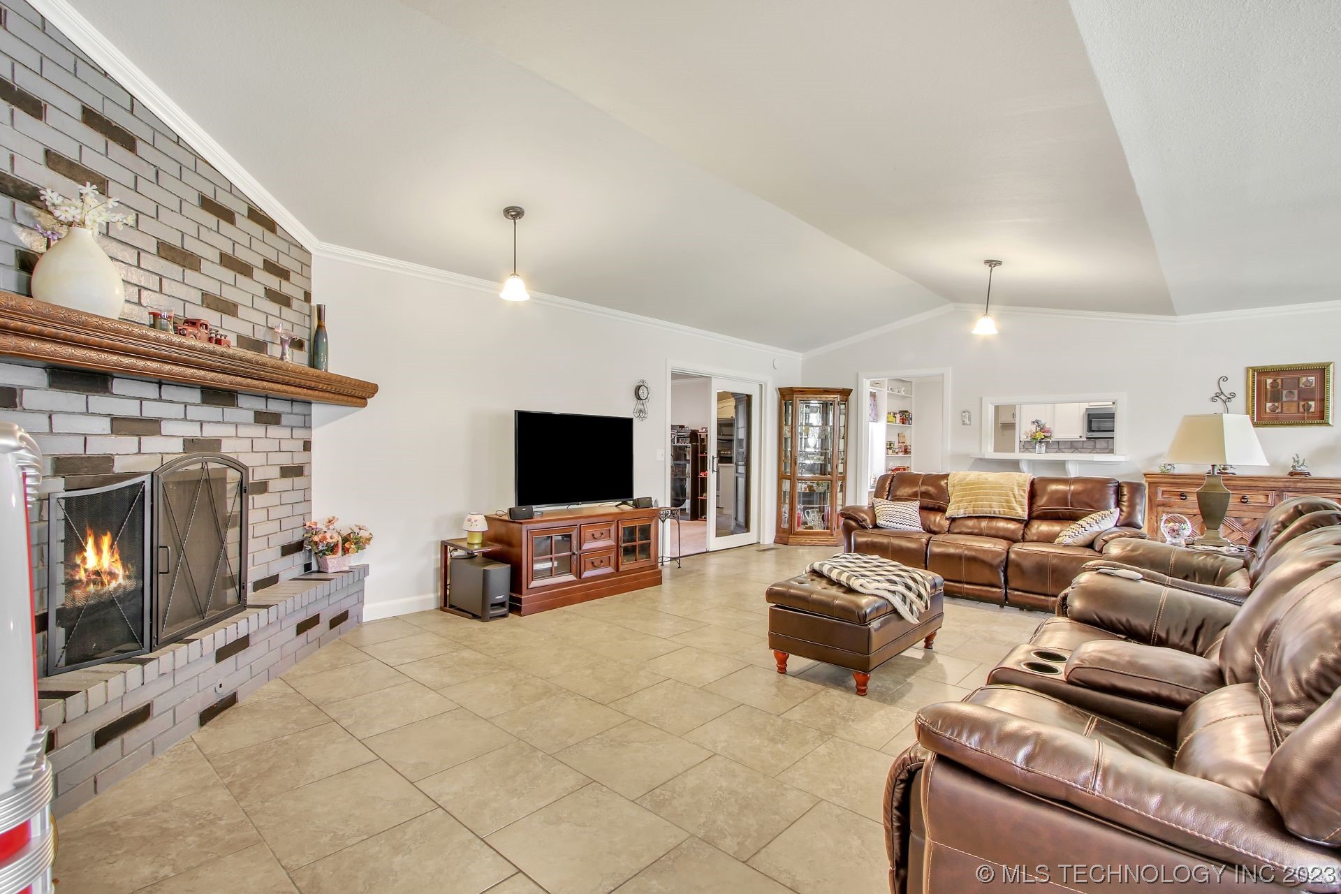 Photo 13 of 50 of 621 Post Oak Road house