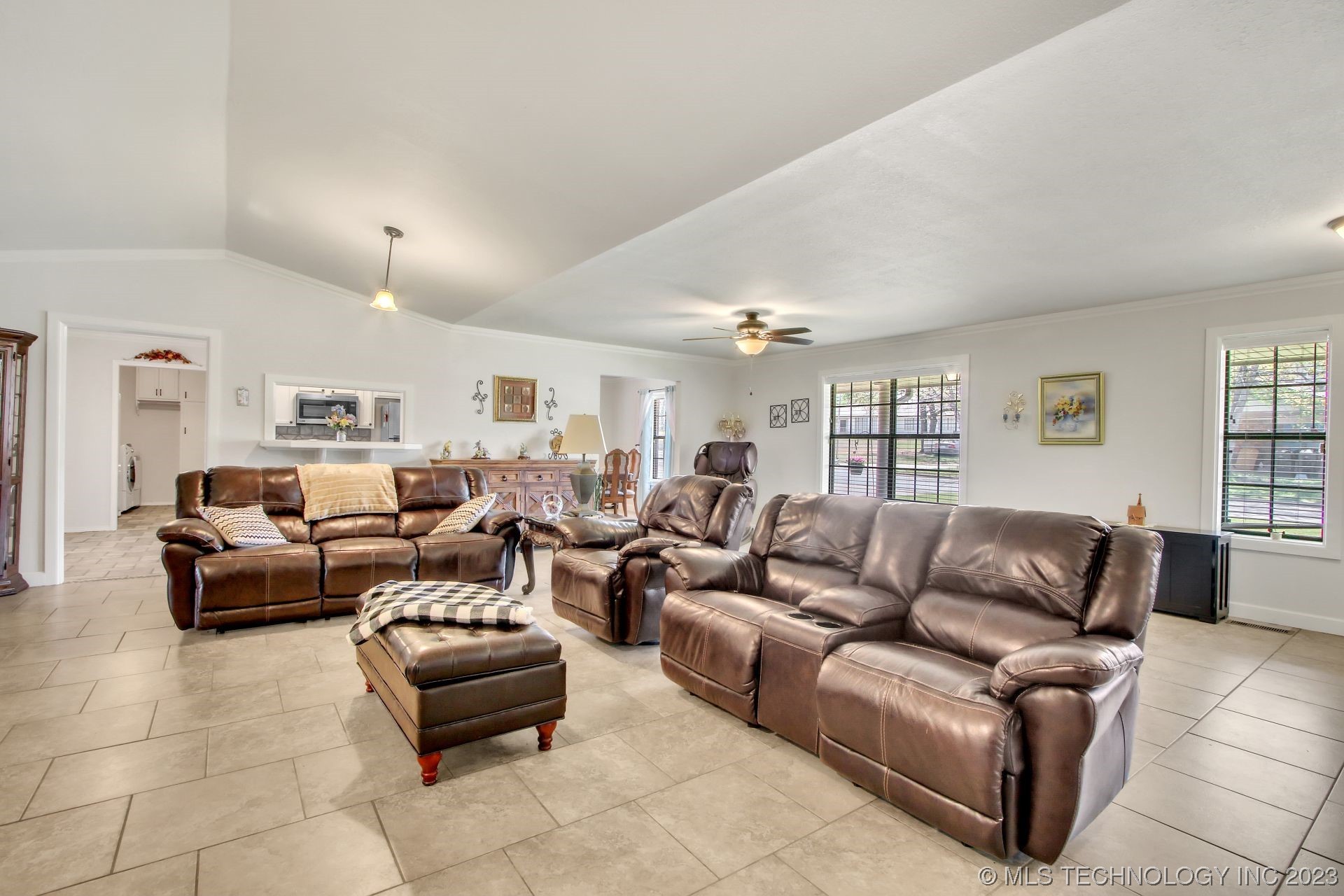 Photo 14 of 50 of 621 Post Oak Road house