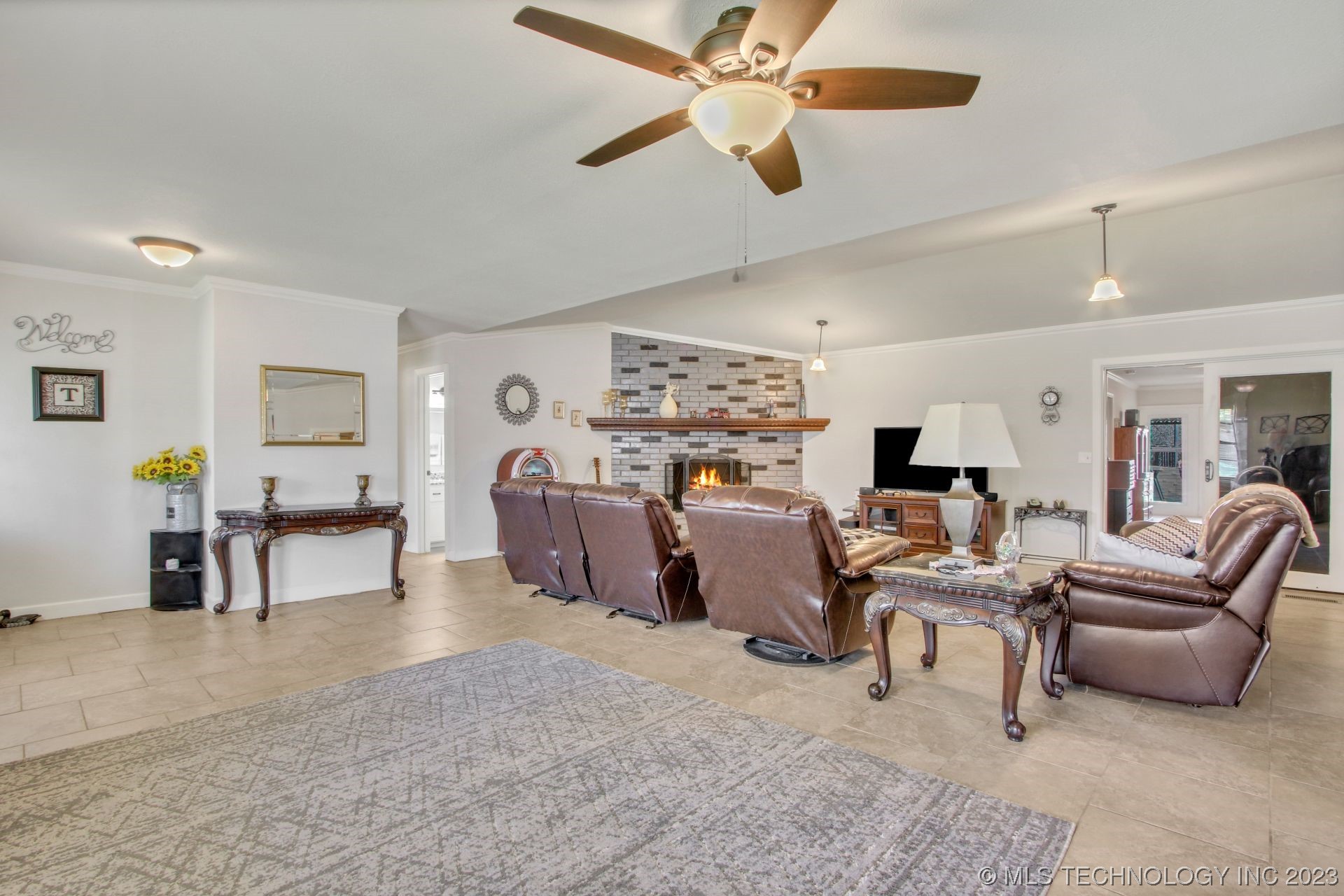 Photo 10 of 50 of 621 Post Oak Road house