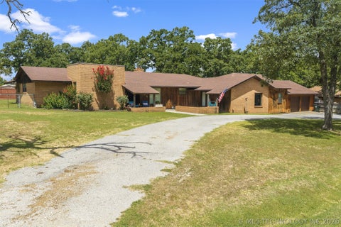 Photo of 135 Chaparral Street, Lone Grove, OK 73401 (MLS # 2626550)