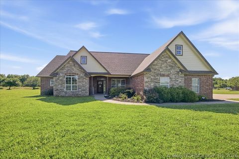 Photo of 1197 N 177th WestAvenue, Sand Springs, OK 74063 (MLS # 2621397)