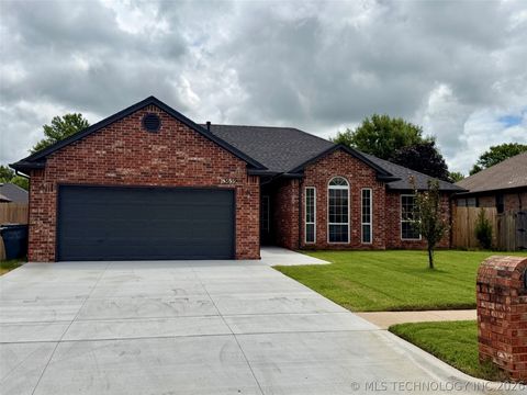 Photo of 13659 S Nyssa Court, Glenpool, OK 74033 (MLS # 2622875)