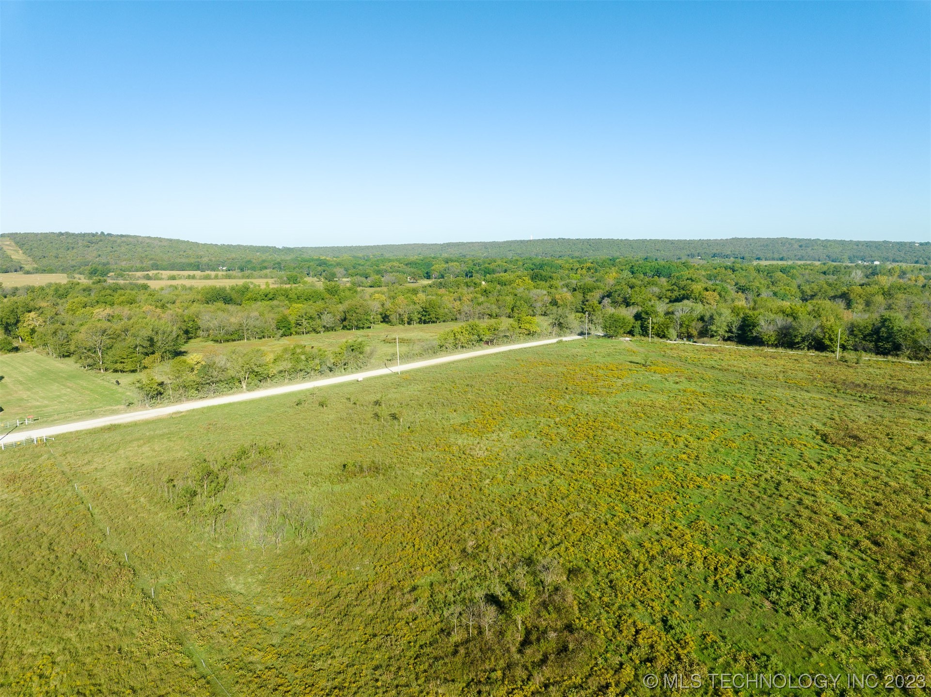 Photo 11 of 37 of 1 N 260 Road land
