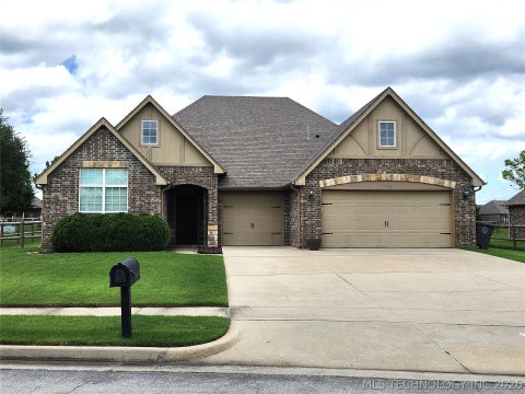 Photo of 17519 E 45th Place, Tulsa, OK 74134 (MLS # 2621873)