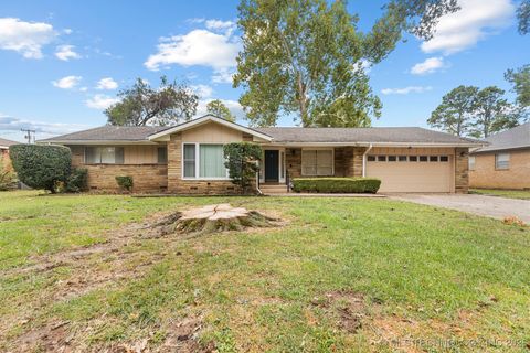 Photo of 1828 E 63rd Street, Tulsa, OK 74136 (MLS # 2603050)