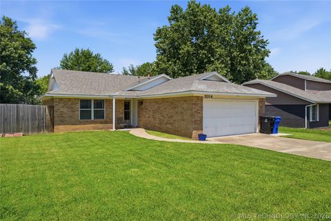 Photo of 3004 S Oak Avenue, Broken Arrow, OK 74012 (MLS # 2625041)