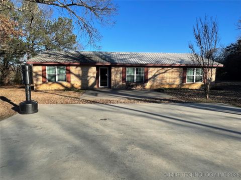 1207 N 4224 Road Hugo OK 74743