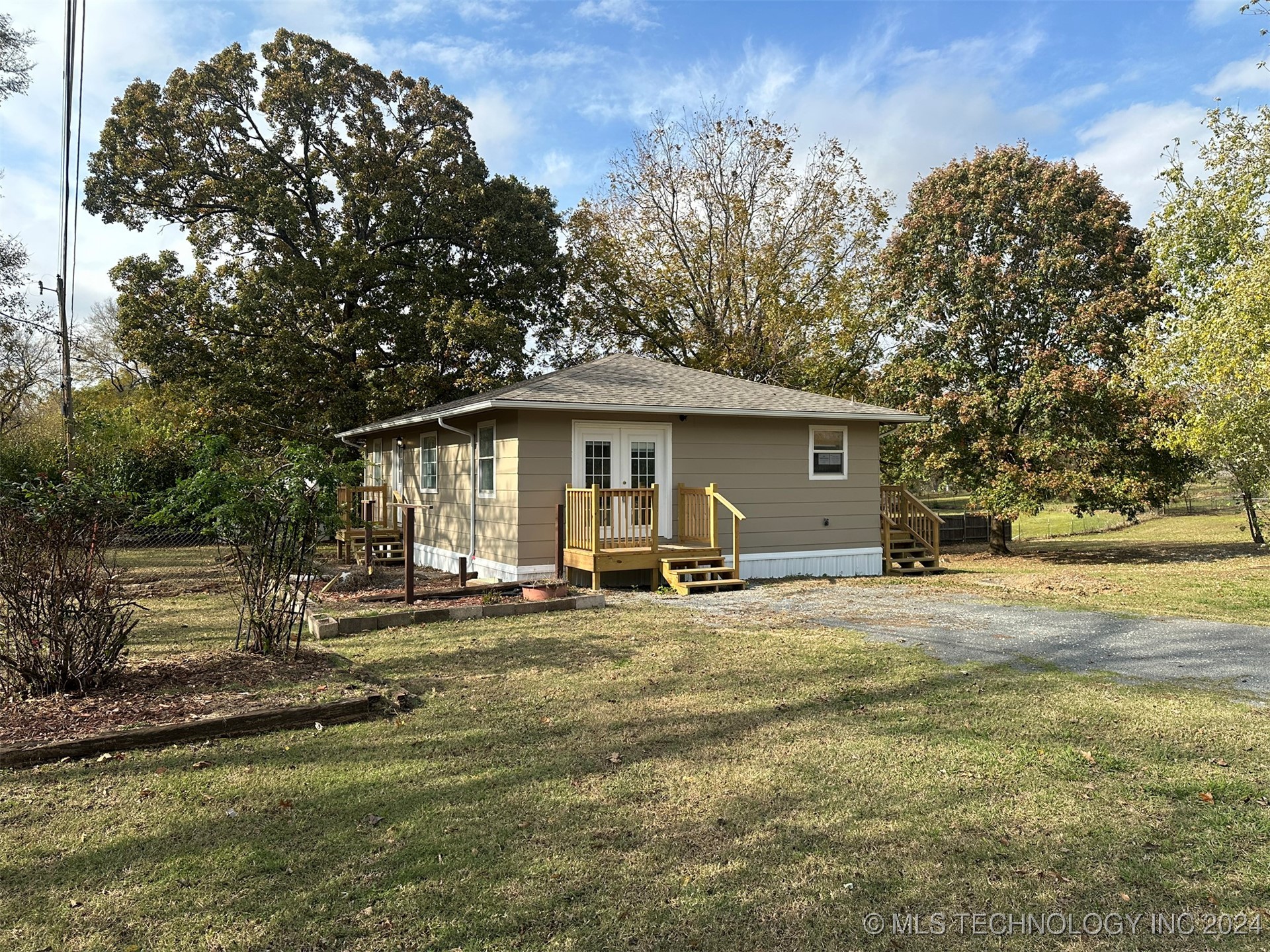 602 N County Line Road