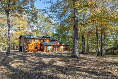 Photo of 206 Alder Way, Tahlequah, OK 74464 (MLS # 2547204)