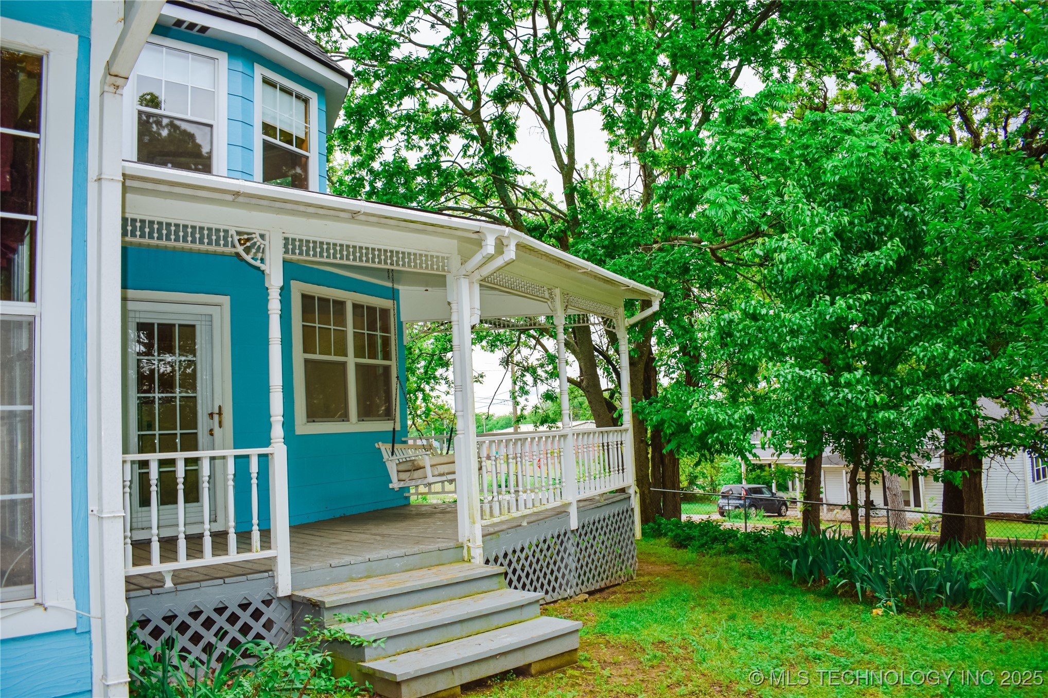 377 W 1st