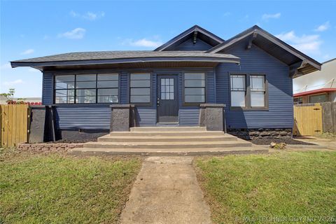 Photo of 724 S Main Street, Sapulpa, OK 74066 (MLS # 2616407)
