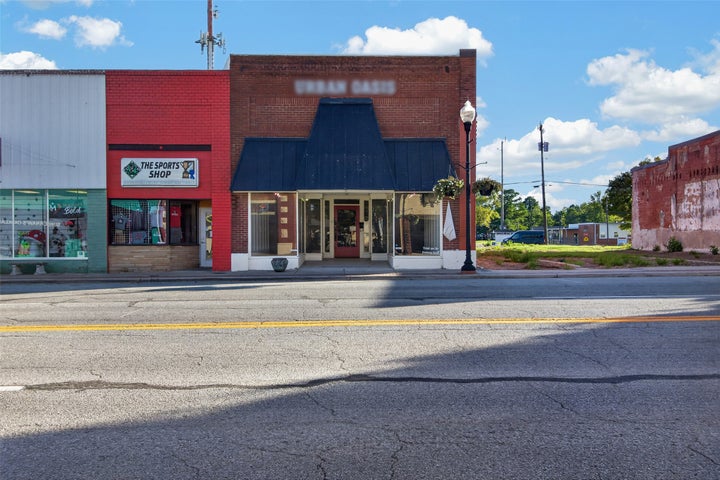Photo 1 of 37 — 206 E Rogers Boulevard, Skiatook, OK 74070