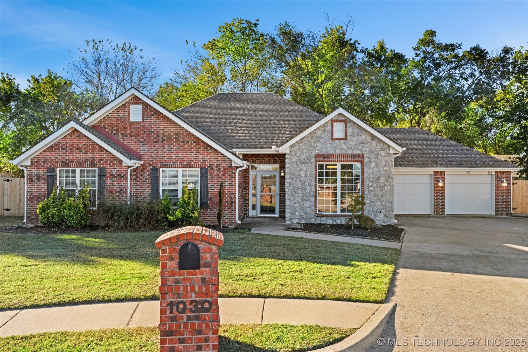 Photo 1 of 30 — 1030 East Drive, Bartlesville, OK 74006