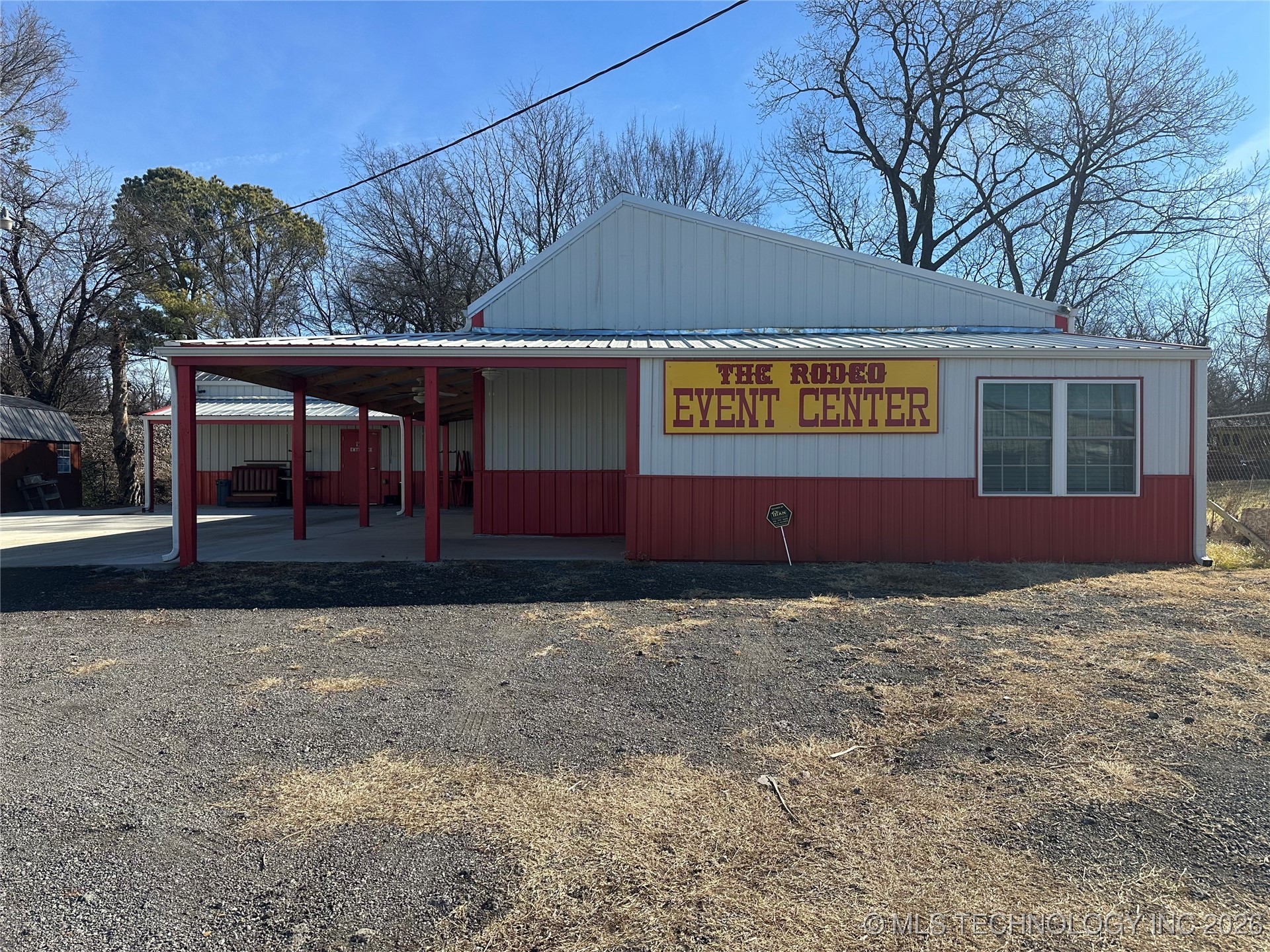 Photo 1 of 13 — 903 S Sioux Street, Okmulgee, OK 74447